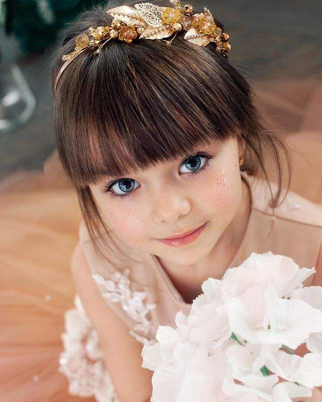 世界最美丽小孩,6岁精灵系小女模一双蓝眼睛征服全世界